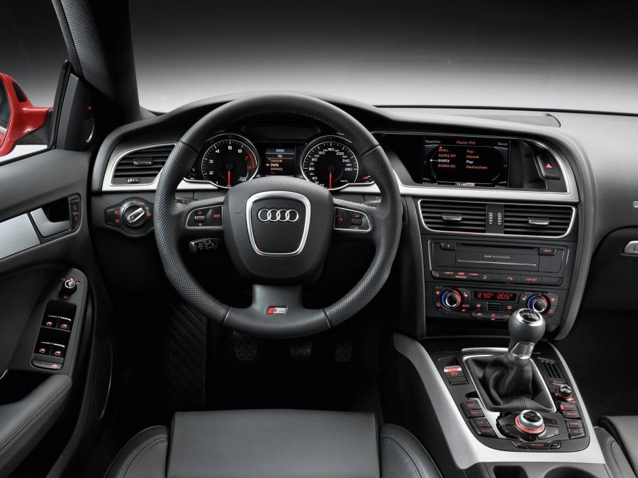 Торпедо Audi A5 Sportback 2.0T S-Line 2009 года  (фото 31 из 32)